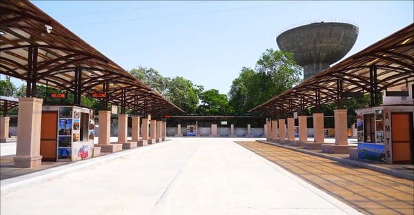Lal Darwaja Bus Stop: Location, Timings, Facilities, Bus Routes & Nearby Area